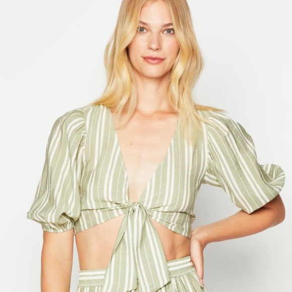 BCBGENERATION MAGDA TIE-FRONT STRIPED CROP TOP OLIVE/IVORY STRIPPED SIZE SMALL - Picture 1 of 11